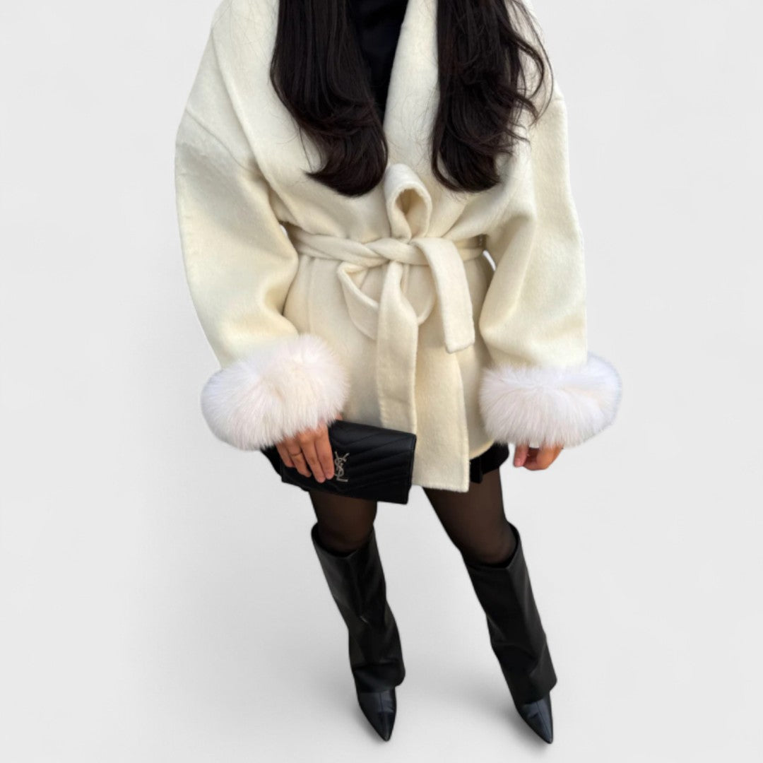 Woolcat – Elegant coat with eco-fur details